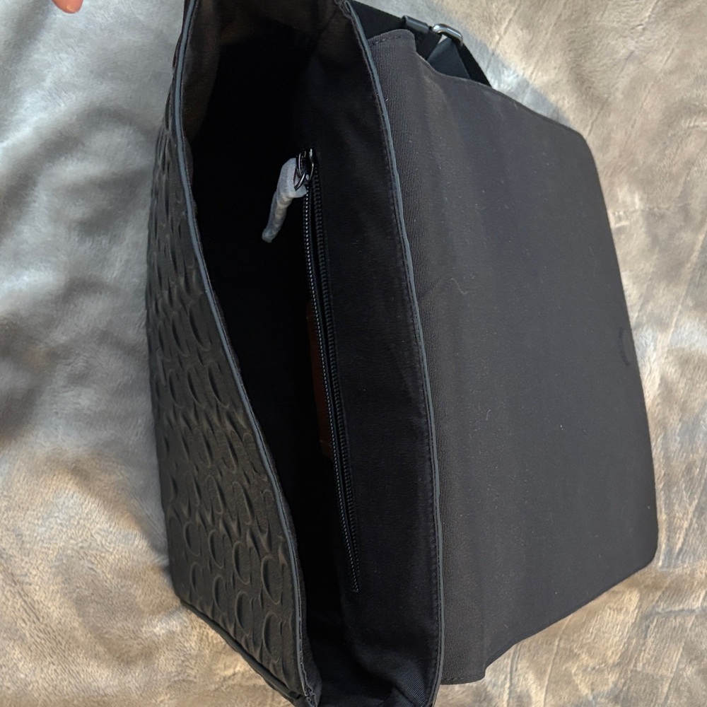 Coach Black Signature Leather Crossbody Bag
(Houston Map Messenger Bag) - Picture 5 of 7
